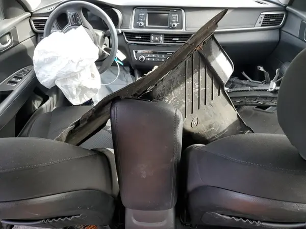 KNAGT4L33H5182825 2017 KIA OPTIMA - Image 8