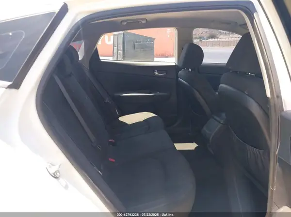 KNAGT4L33J5191045 2018 KIA OPTIMA - Image 8