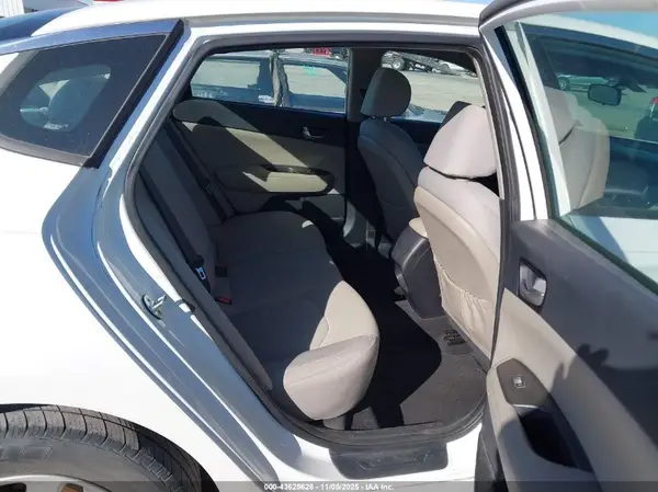 KNAGT4L34G5070940 2016 KIA OPTIMA - Image 8