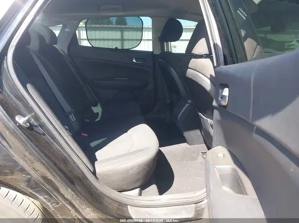 KNAGT4L34G5110885 2016 KIA OPTIMA - Image 8