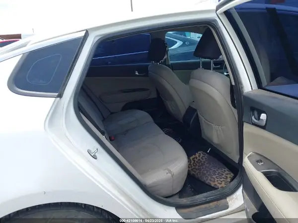 KNAGT4L34G5118629 2016 KIA OPTIMA - Image 8