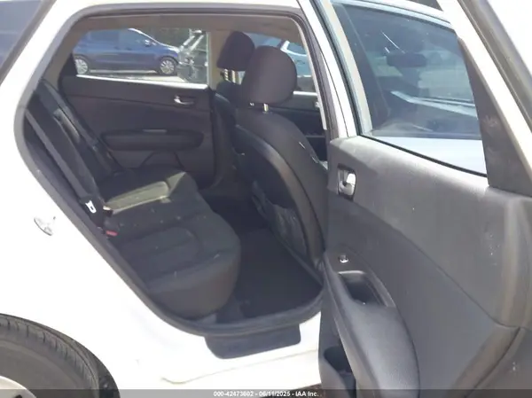 KNAGT4L34J5212968 2018 KIA OPTIMA - Image 8