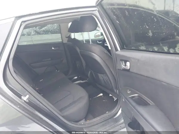 KNAGT4L34J5217183 2018 KIA OPTIMA - Image 8