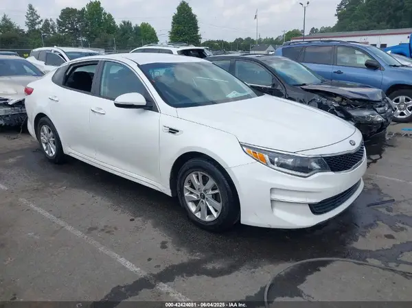KNAGT4L34J5233061 2018 KIA OPTIMA - Image 1