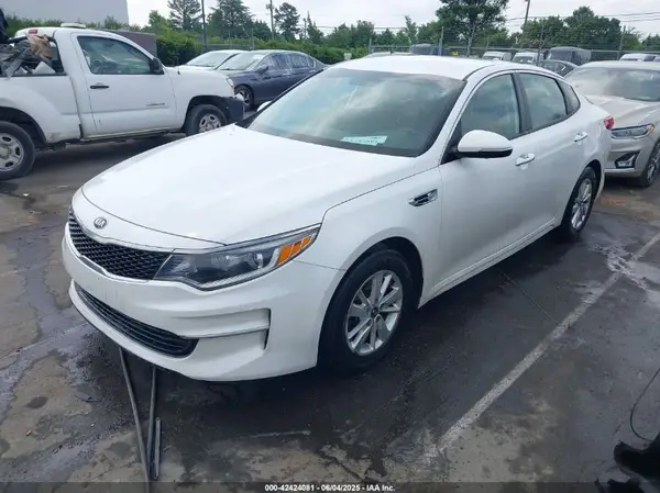 KNAGT4L34J5233061 2018 KIA OPTIMA - Image 2