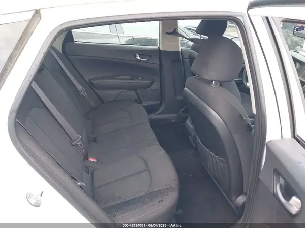 KNAGT4L34J5233061 2018 KIA OPTIMA - Image 8