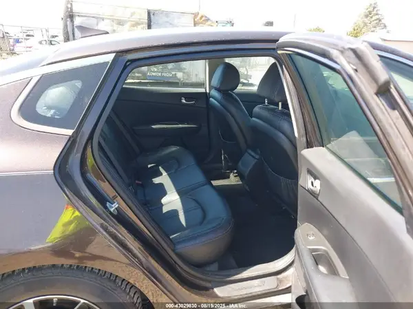 KNAGT4L34J5237160 2018 KIA OPTIMA - Image 8