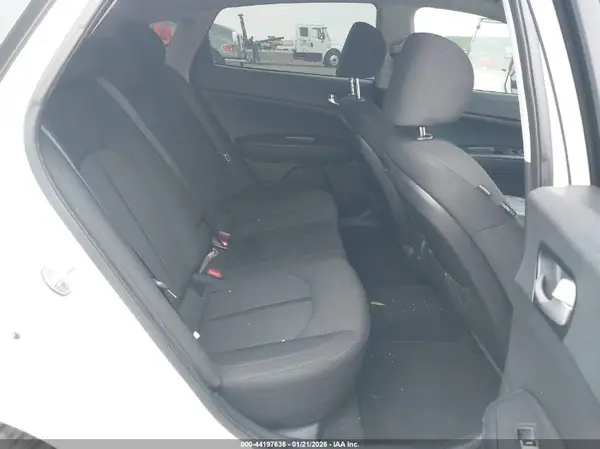 KNAGT4L35G5070896 2016 KIA OPTIMA - Image 8