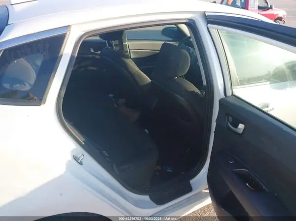 KNAGT4L35G5101421 2016 KIA OPTIMA - Image 8