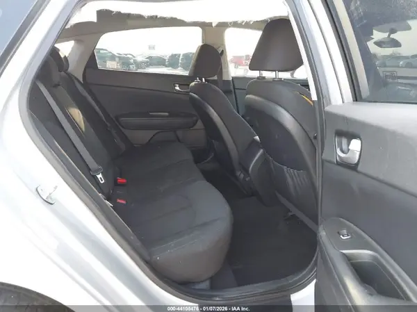 KNAGT4L35H5141824 2017 KIA OPTIMA - Image 8