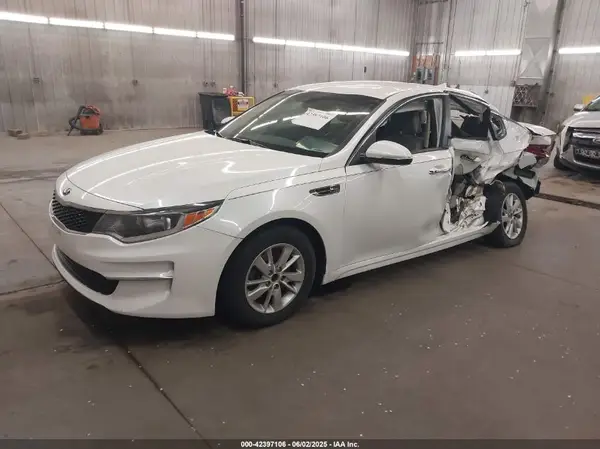 KNAGT4L35H5162883 2017 KIA OPTIMA - Image 2