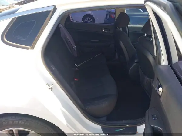 KNAGT4L35H5175214 2017 KIA OPTIMA - Image 8