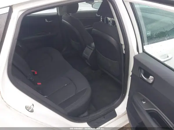 KNAGT4L35J5205902 2018 KIA OPTIMA - Image 8
