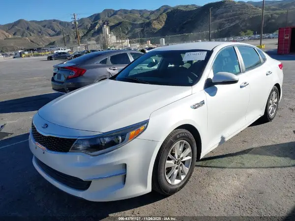 KNAGT4L35J5216625 2018 KIA OPTIMA - Image 2
