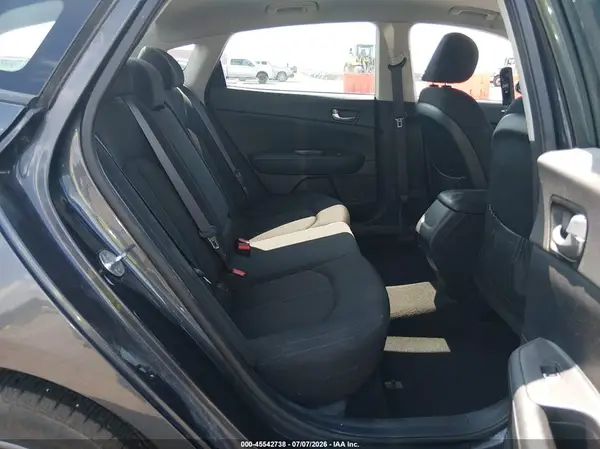 KNAGT4L35J5217032 2018 KIA OPTIMA - Image 8