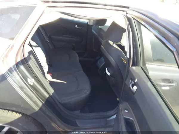 KNAGT4L35J5220142 2018 KIA OPTIMA - Image 8