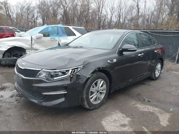 KNAGT4L35J5233392 2018 KIA OPTIMA - Image 2
