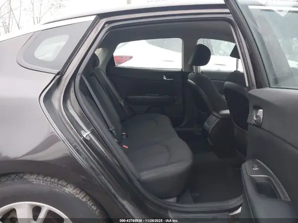 KNAGT4L35J5233392 2018 KIA OPTIMA - Image 8
