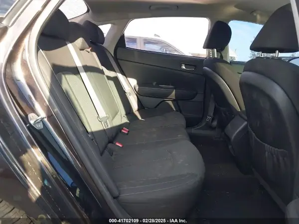 KNAGT4L35J5238723 2018 KIA OPTIMA - Image 8