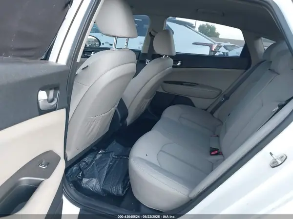 KNAGT4L36G5074021 2016 KIA OPTIMA - Image 8