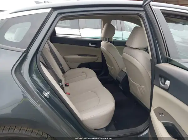 KNAGT4L36G5084371 2016 KIA OPTIMA - Image 8
