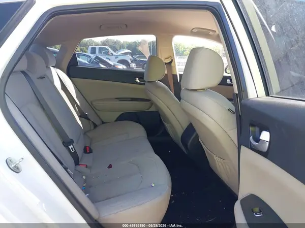 KNAGT4L36G5084435 2016 KIA OPTIMA - Image 8