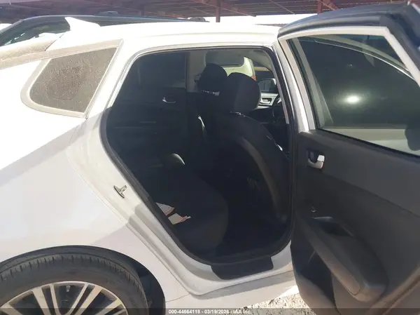 KNAGT4L36G5102190 2016 KIA OPTIMA - Image 8