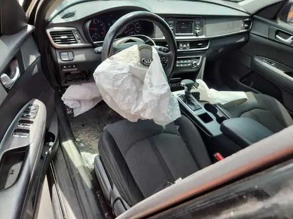 KNAGT4L36H5153836 2017 KIA OPTIMA - Image 8