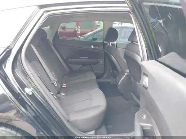 KNAGT4L36H5165503 2017 KIA OPTIMA - Image 8