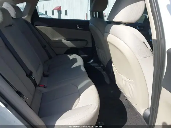 KNAGT4L36J5206153 2018 KIA OPTIMA - Image 8