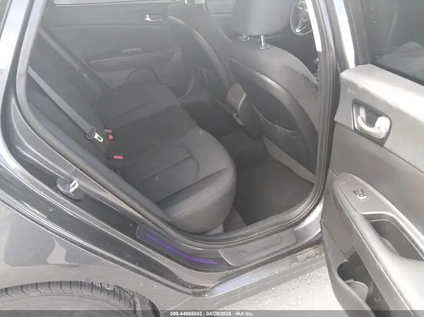 KNAGT4L36J5211272 2018 KIA OPTIMA - Image 8