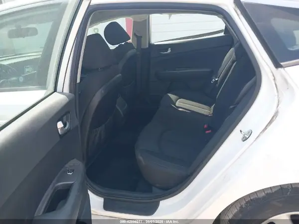 KNAGT4L36J5217993 2018 KIA OPTIMA - Image 8