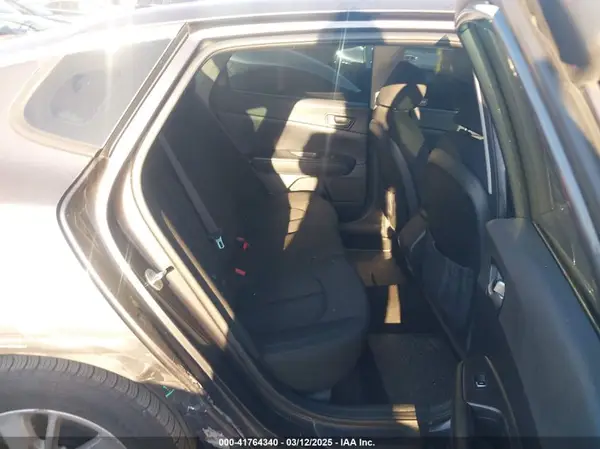 KNAGT4L36J5232672 2018 KIA OPTIMA - Image 8