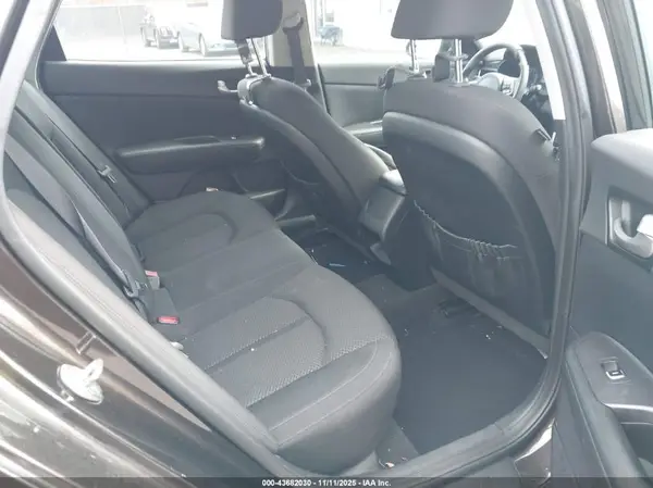 KNAGT4L36J5235894 2018 KIA OPTIMA - Image 8