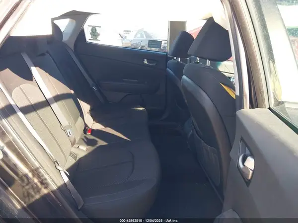 KNAGT4L36J5236978 2018 KIA OPTIMA - Image 8