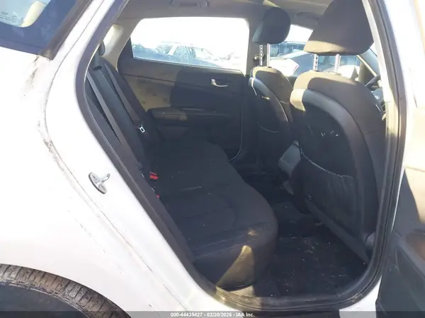 KNAGT4L37G5070110 2016 KIA OPTIMA - Image 8
