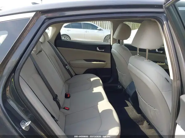 KNAGT4L37G5070625 2016 KIA OPTIMA - Image 8