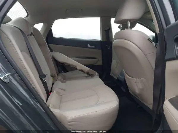 KNAGT4L37G5075260 2016 KIA OPTIMA - Image 8