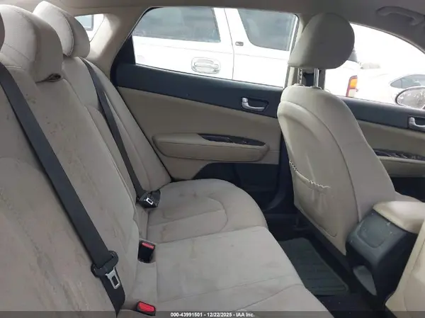 KNAGT4L37G5083990 2016 KIA OPTIMA - Image 8