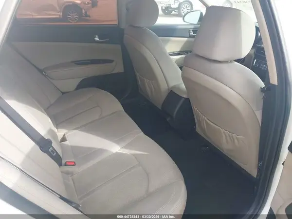 KNAGT4L37G5086632 2016 KIA OPTIMA - Image 8