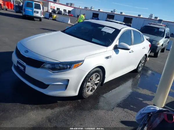 KNAGT4L37G5095752 2016 KIA OPTIMA - Image 2