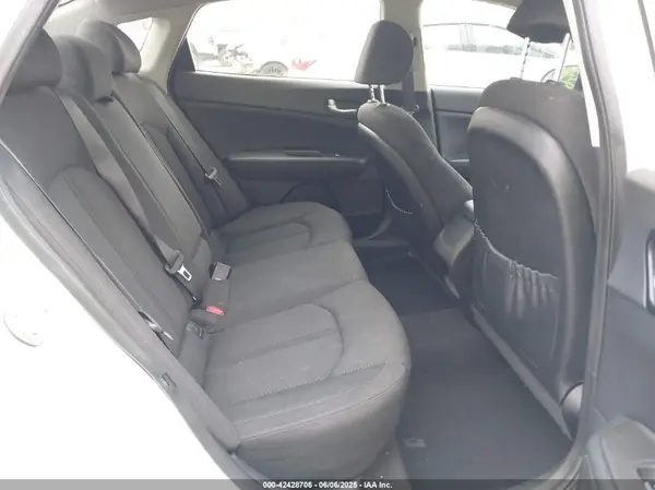 KNAGT4L37G5105387 2016 KIA OPTIMA - Image 8