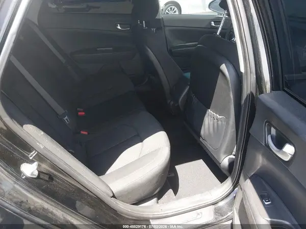 KNAGT4L37G5111481 2016 KIA OPTIMA - Image 8
