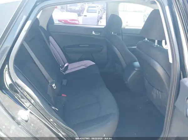 KNAGT4L37G5111867 2016 KIA OPTIMA - Image 8