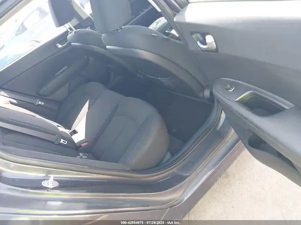 KNAGT4L37G5117023 2016 KIA OPTIMA - Image 8