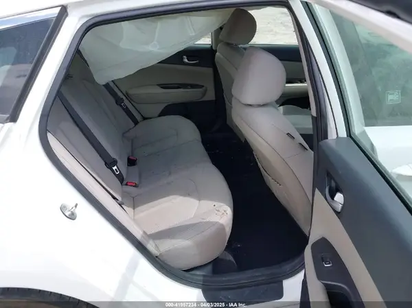 KNAGT4L37G5118740 2016 KIA OPTIMA - Image 8