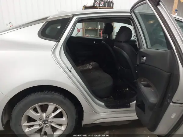 KNAGT4L37H5141856 2017 KIA OPTIMA - Image 8