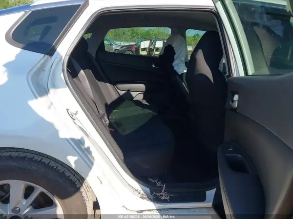 KNAGT4L37H5146068 2017 KIA OPTIMA - Image 8