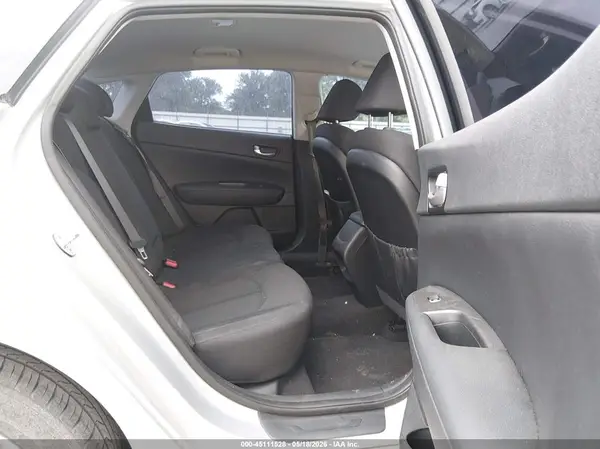 KNAGT4L37H5154882 2017 KIA OPTIMA - Image 8