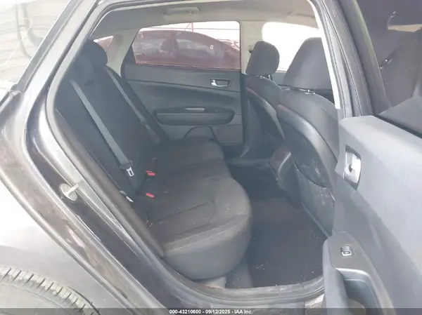 KNAGT4L37H5155384 2017 KIA OPTIMA - Image 8